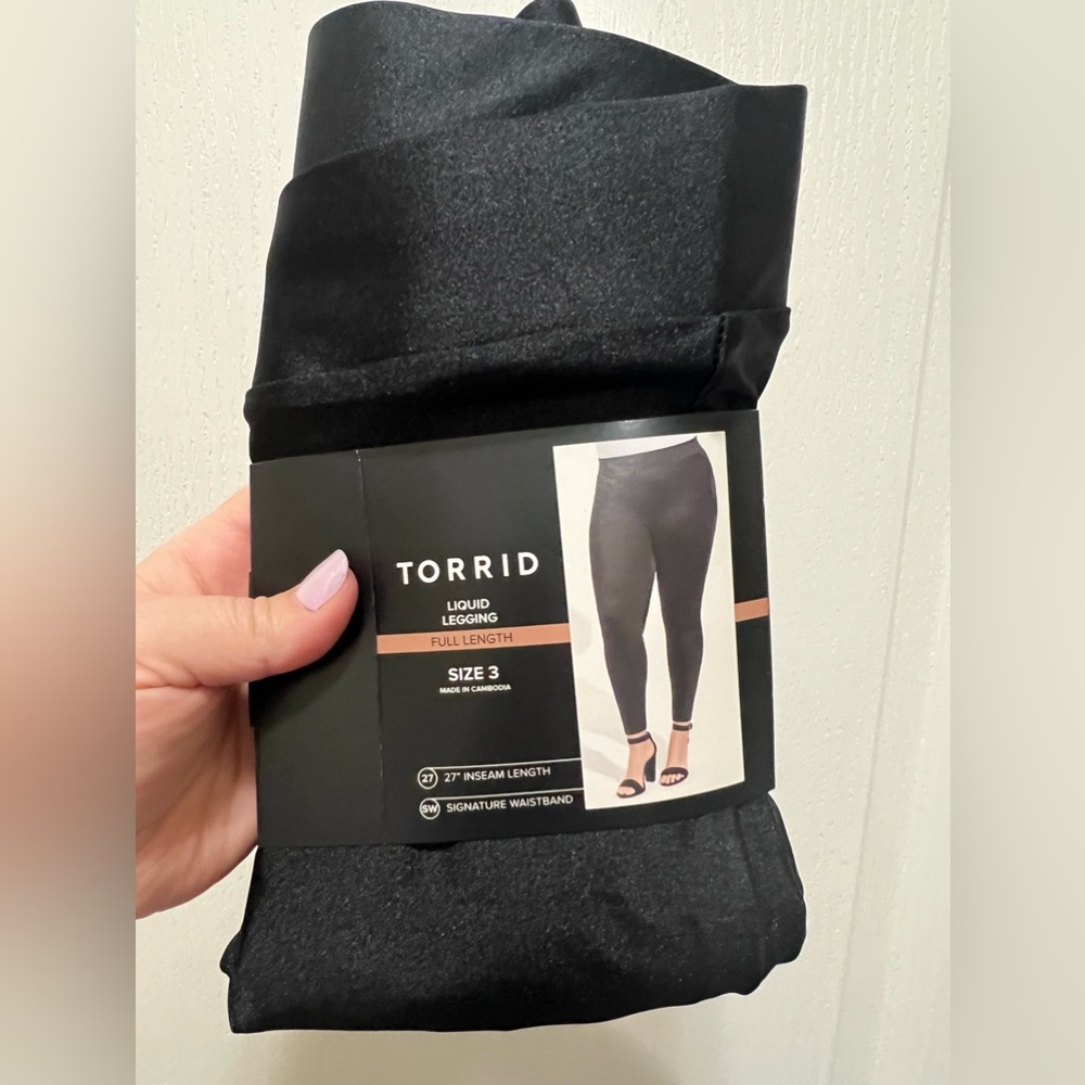 Black liquid leggings